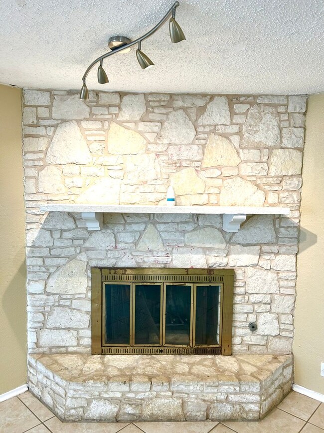 Building Photo - *MOVE IN SPECIAL* 3 Bedroom / 2 Bath Home ...