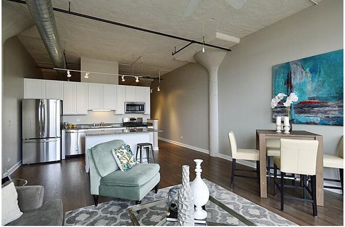 Foto principal - 221 E Cullerton St