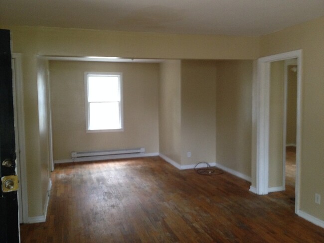 Building Photo - **UPCOMING**Two Bedroom / One Bathroom Hom...