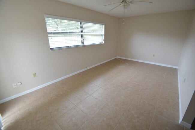 Foto del edificio - APOPKA: Seminole County Schools! AVAILABLE JULY 16th!
