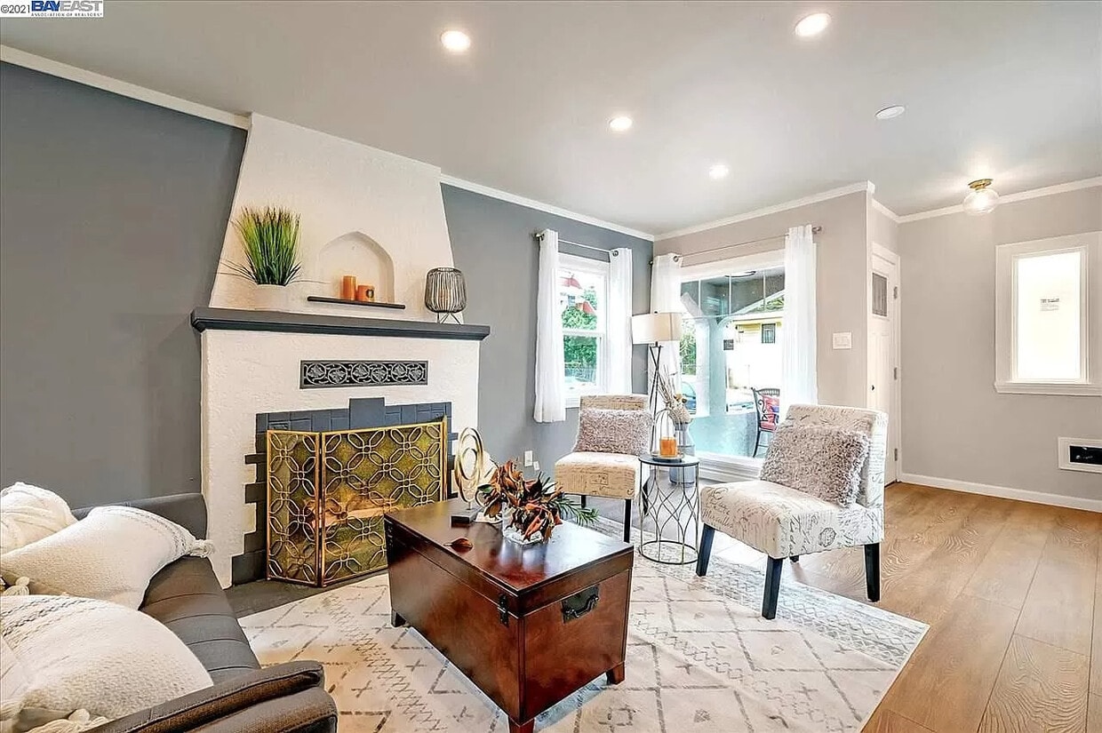 Living Room - 9307 Sunnyside St