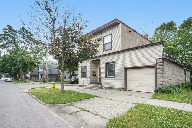 Building Photo - 159 Lane Ave SW