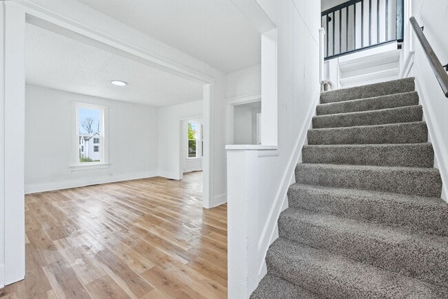 Foto del edificio - Charming 3BR with Garage & Updates