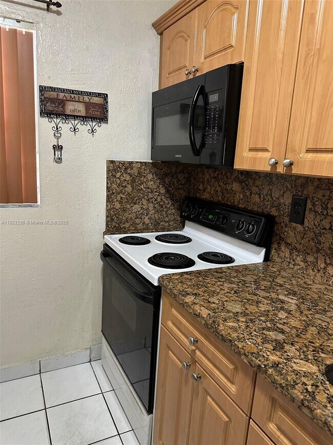 Foto del edificio - 1855 W 60th St