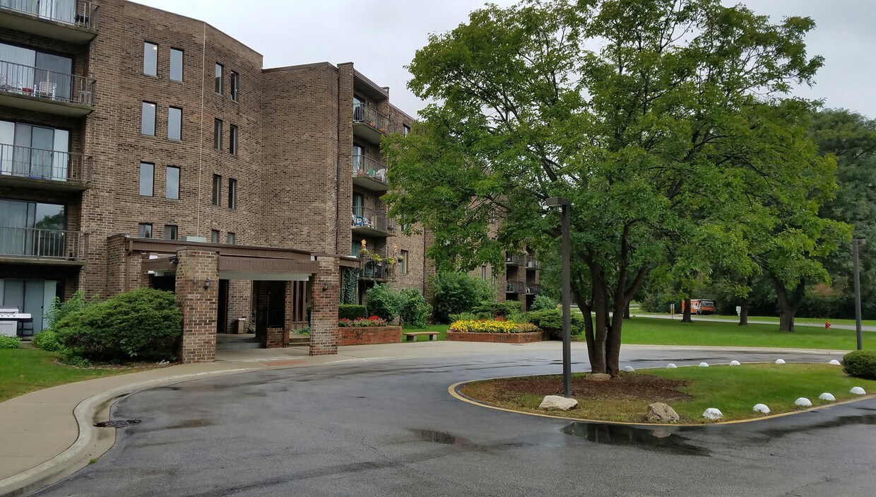 525 N Quentin Rd, Palatine, IL 60067 Apartments in Palatine, IL