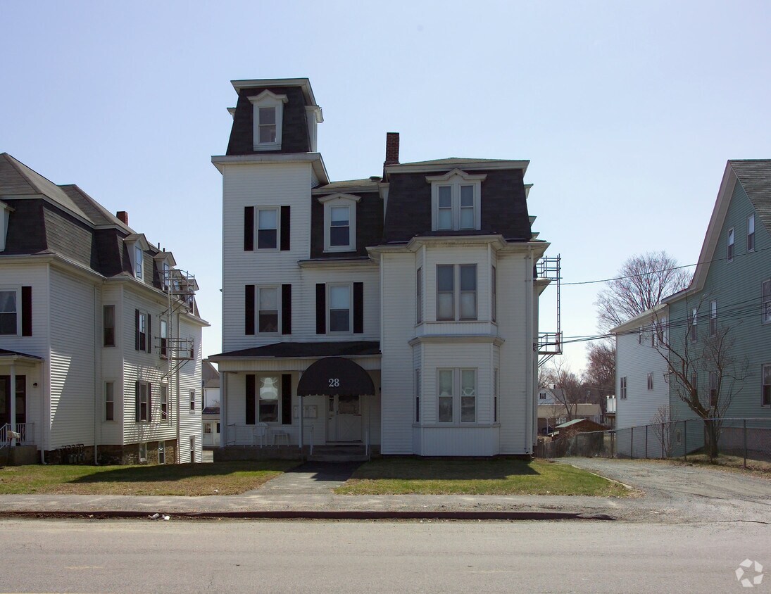 28 W Britannia St, Taunton, MA 02780 Apartments in Taunton, MA