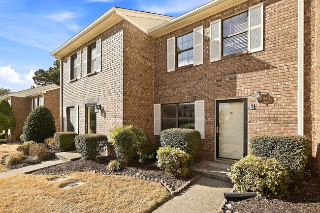 Foto del edificio - 232 Thistle Ln