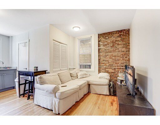 Building Photo - 149 Endicott St