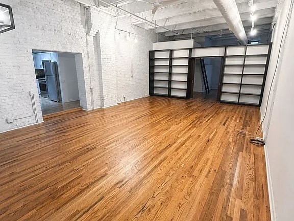 Building Photo - 312 N May St