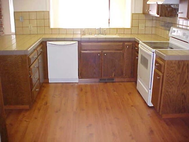 Building Photo - Perfect Pocket Home