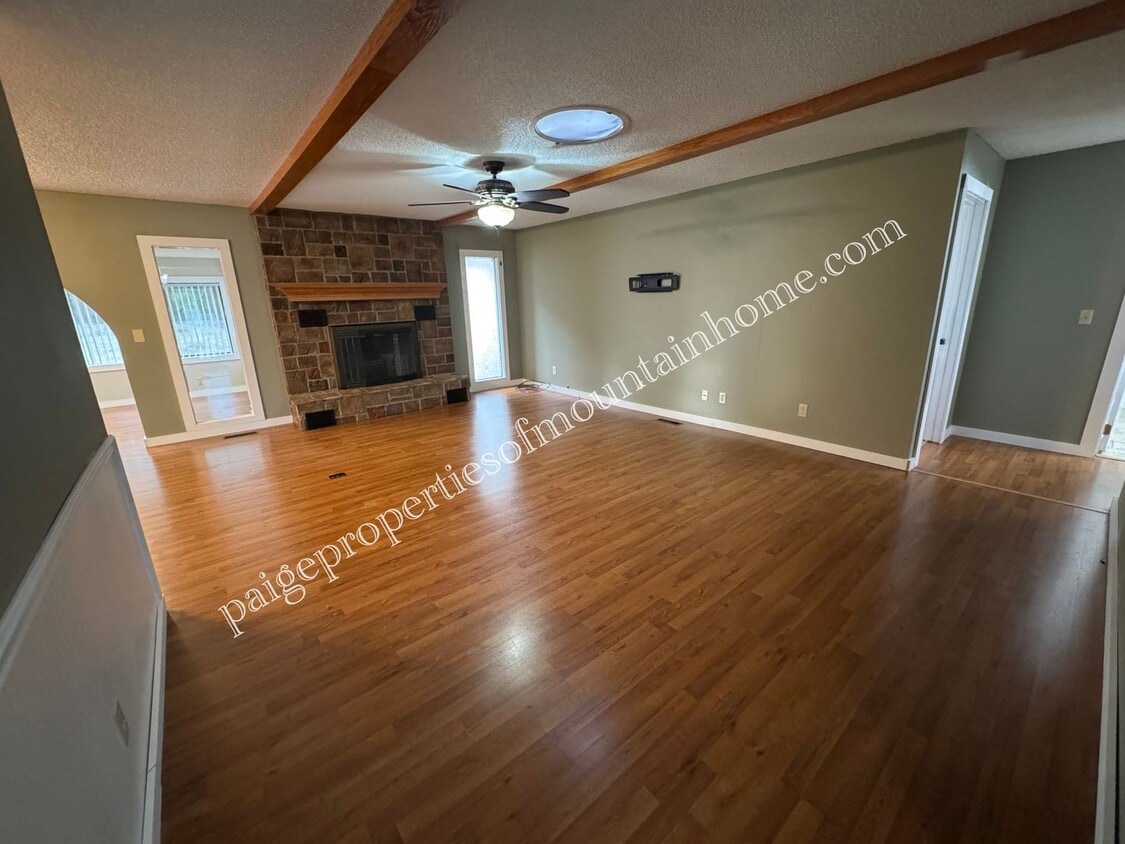 Primary Photo - Charming 3 Bedroom, 2 Bath Home with Sunro...