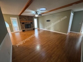 Building Photo - 106 Parkview Dr
