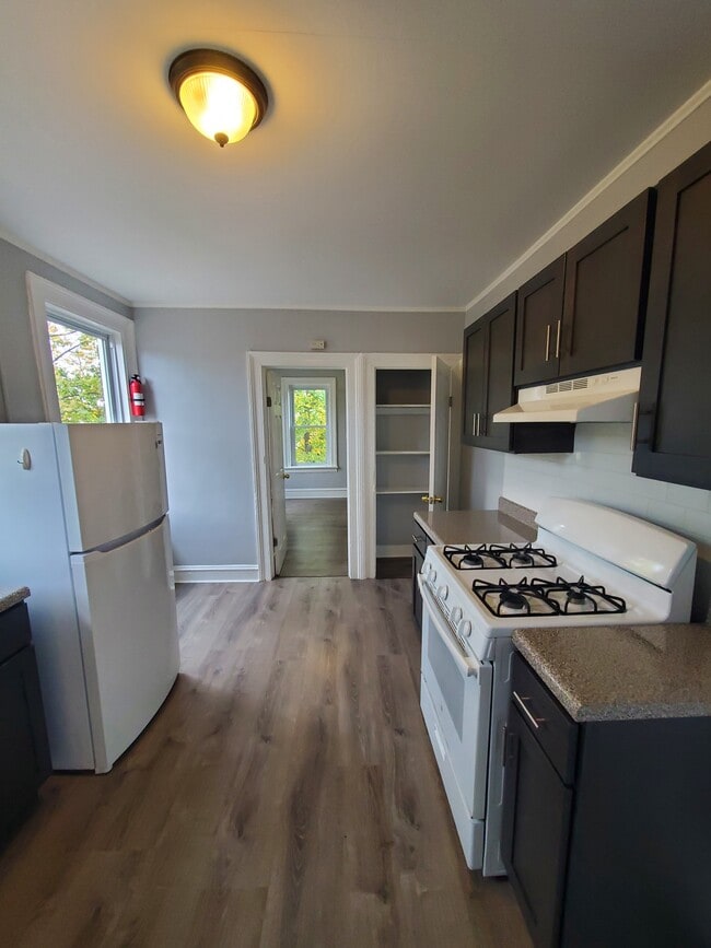 Building Photo - 177 W Parmenter St