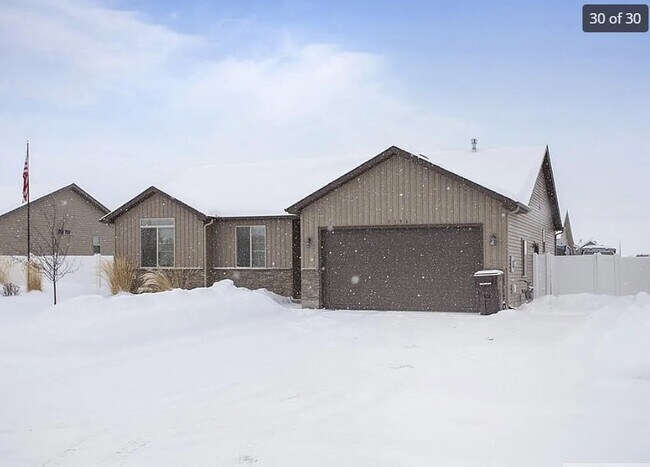 Building Photo - 5196 Ryanne Way