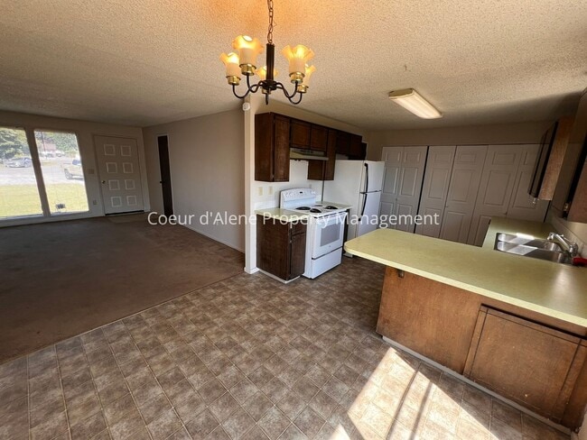 Building Photo - 500 W Golden Sun Ct