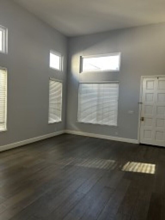 Building Photo - Immaculately Clean, Rare Single Family in ...