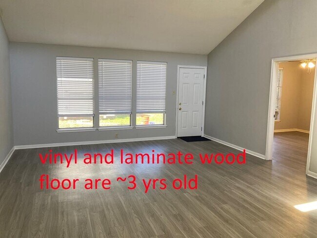 Foto del edificio - 2734 Colony Dr