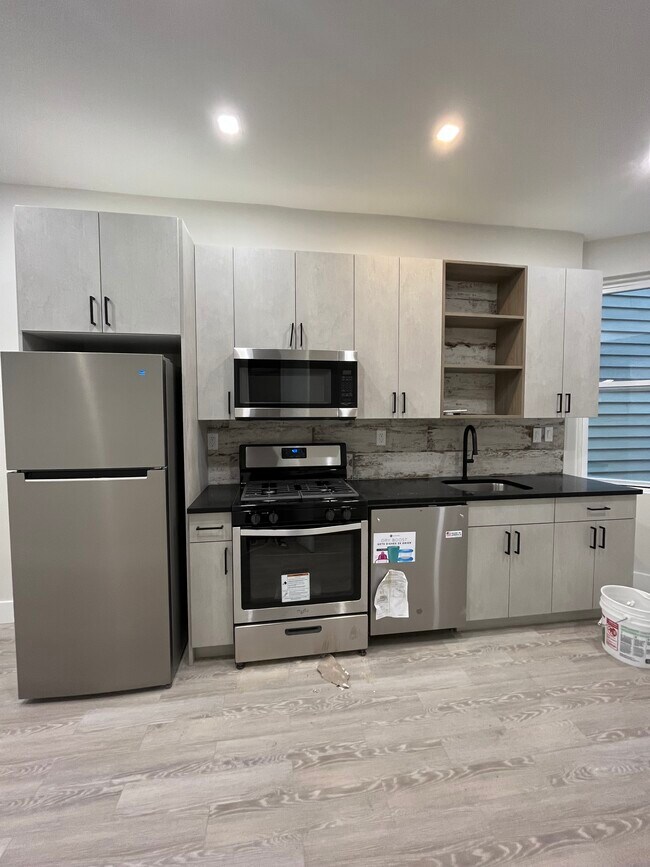 Unit 1 - 300 Palisade Ave