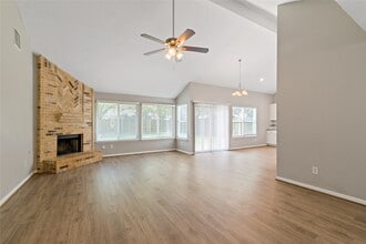 Building Photo - 1019 Huntington Dr