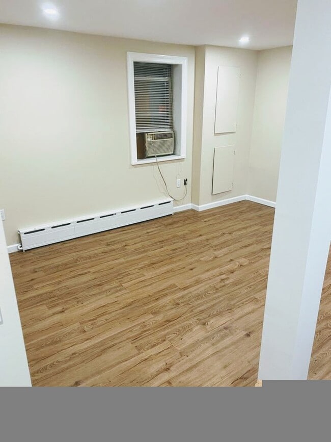 Foto del edificio - 1582 Mayflower Ave