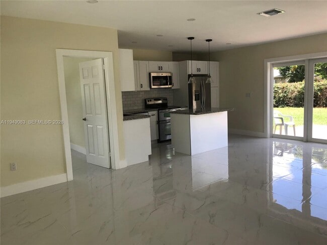 Building Photo - 6851 SW 48th Terrace