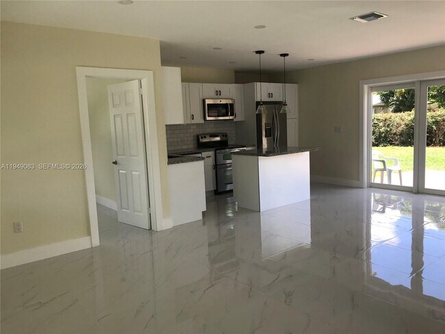 Foto del edificio - 6851 SW 48th Terrace