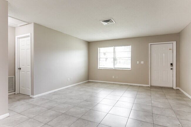 Building Photo - 750 SE Streamlet Ave