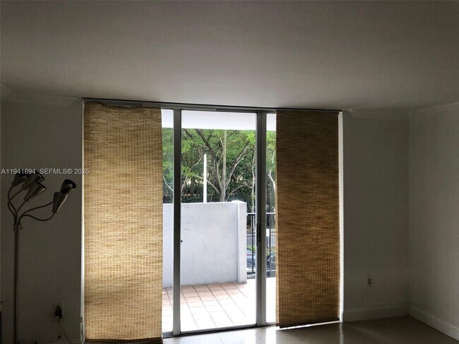 Foto del edificio - 2780 NE 183rd St