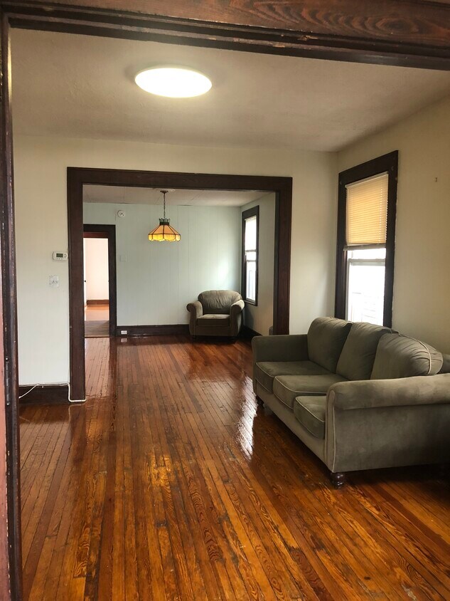 Living Room - 414 Belgrove Dr