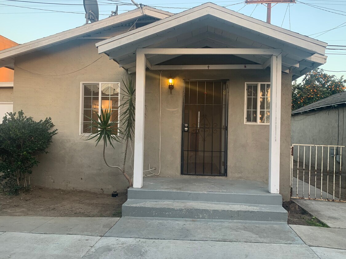 Foto principal - 6500 Templeton St