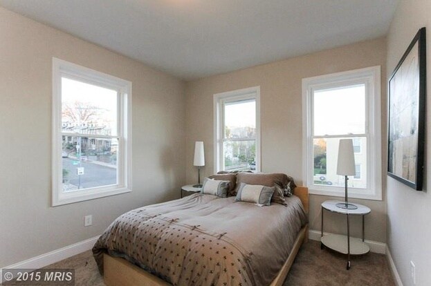 Foto principal - 301 V St NE