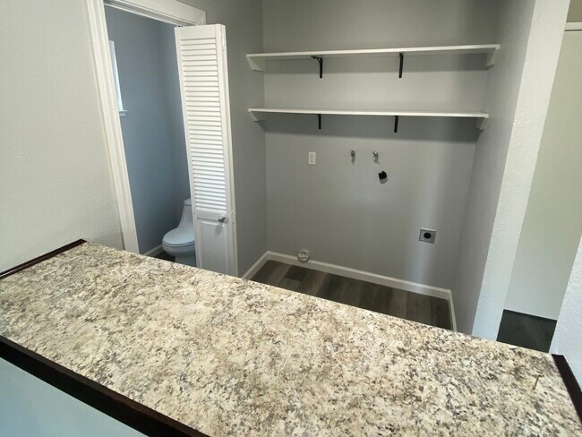 Building Photo - 1285 Astoria Dr