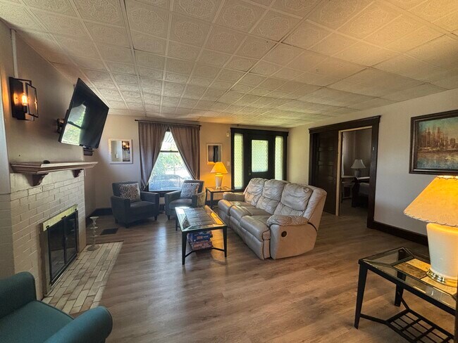 Foto del edificio - 1483 E 118th St