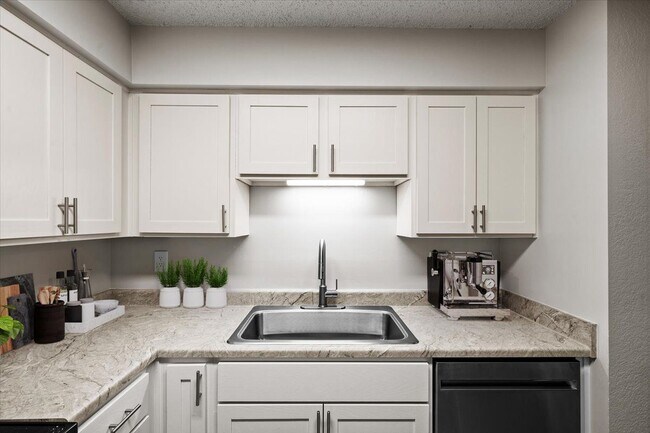 Foto del edificio - Cloverset Apartment Homes