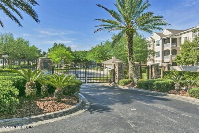 Building Photo - 7990 Baymeadows Rd E