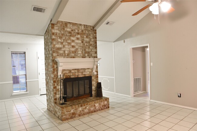 Building Photo - 323 Edgeton Ct