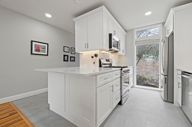 Foto del edificio - 1295 Delaware Ave SW