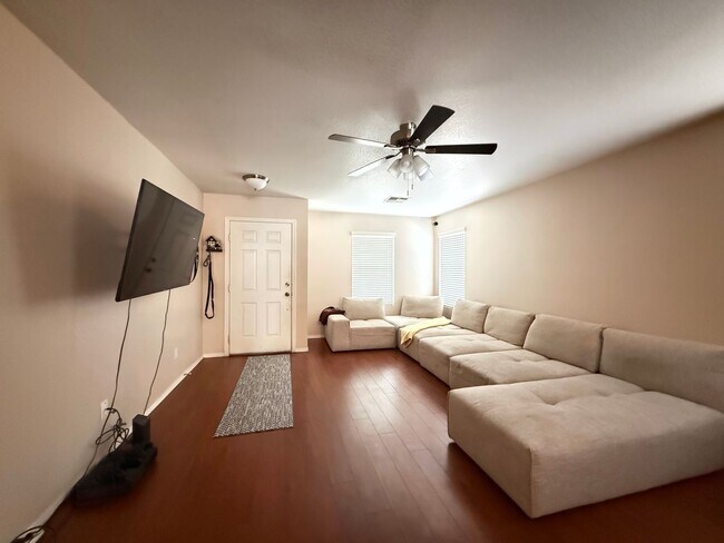 Building Photo - Ray Ranch 3 bedroom, Available now!!