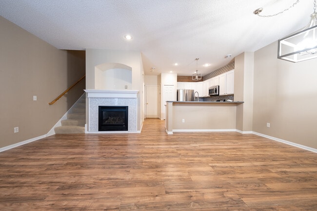 Building Photo - 10875 Oak Grv Cir