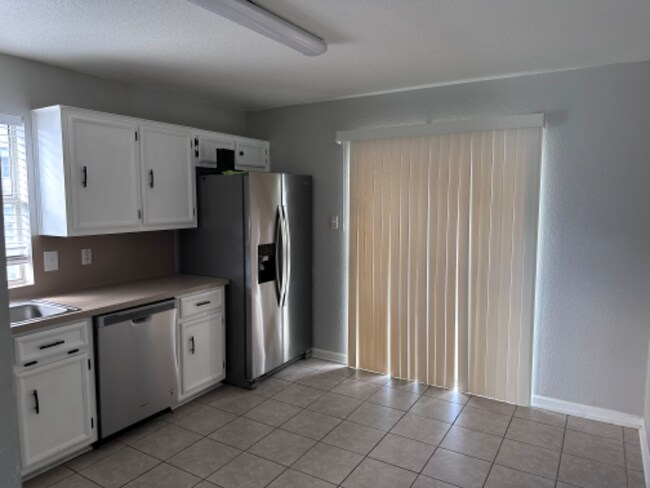 Building Photo - 513 Delores Dr