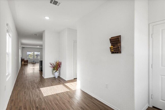 Building Photo - 2313 Forgetmenot Ln