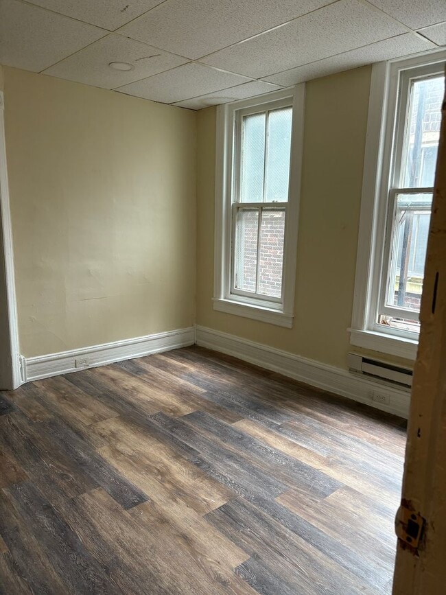 Building Photo - 121 N 11th St
