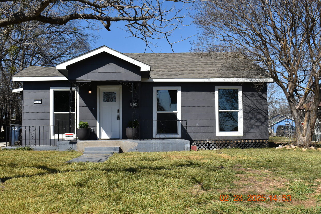 Primary Photo - Beautifully Updated near Downtown Fort Worth