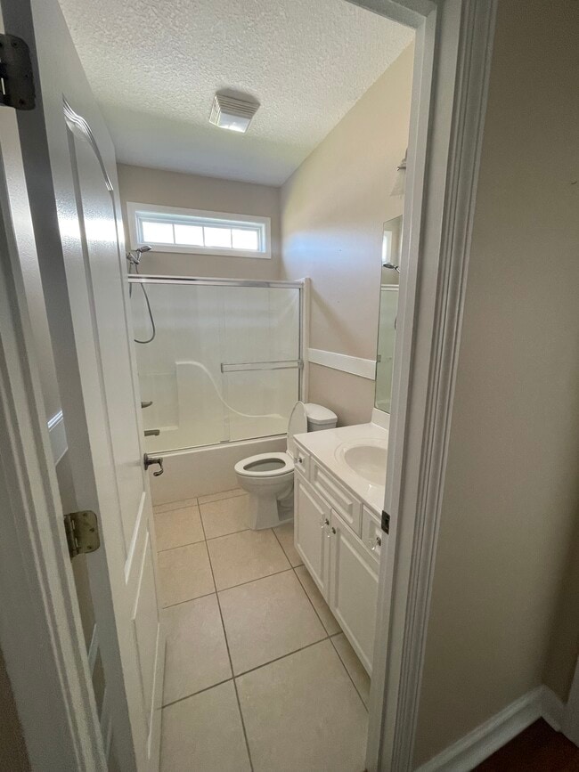 Building Photo - 107 Fox Den Dr