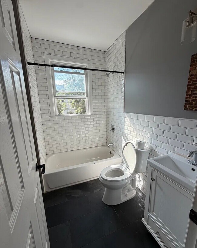 Foto del edificio - 1056 Hunterdon St