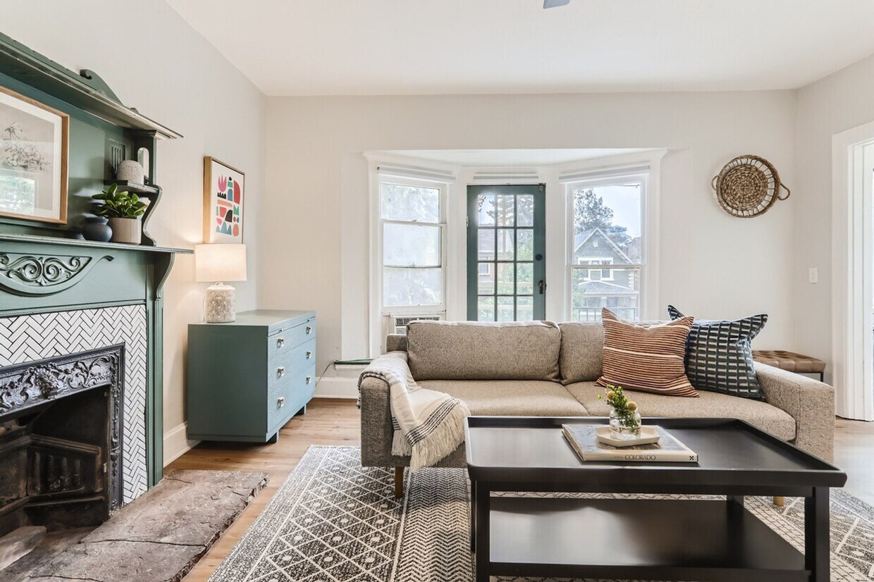 Foto principal - 1073 N Downing St