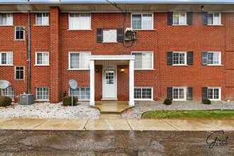 Building Photo - 8180 Crestview Dr