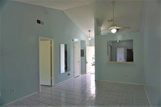 Building Photo - CREEKSIDE VILLAS AT MEADOW WOODS 13/103 LO...