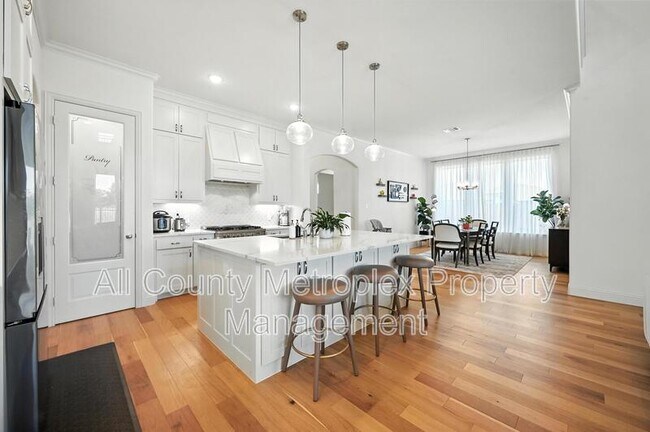 Foto del edificio - 9408 Redstart Ln