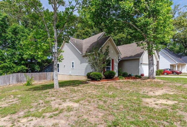 Building Photo - 3/2 Available now in Lake forest